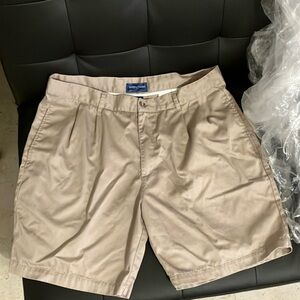NWOT SMITH & TWEED MEN'S 38 PLEATED KHAKI SHORTS